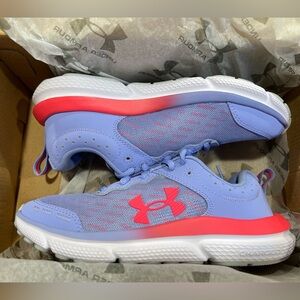Under Armour Grade School Assert 10